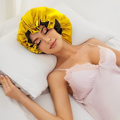 bonnet de nuit satin jaune femme dort paisiblement