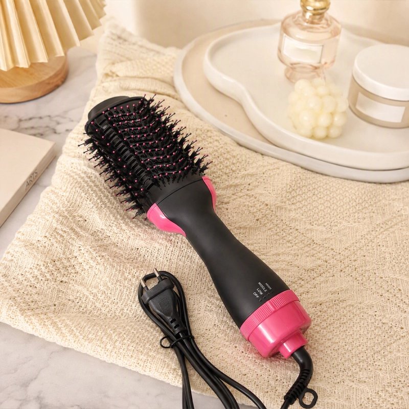 brosse cheveux noir et rose posée