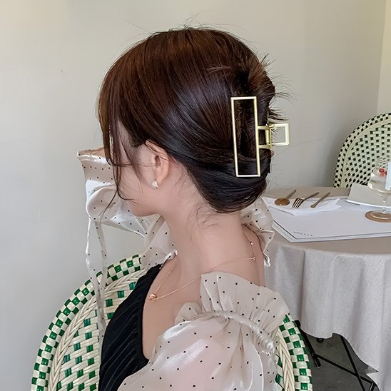 Pince a cheveux dorée confortable