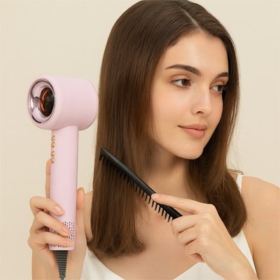 Seche cheveux ionique rose madame sèche ses cheveux